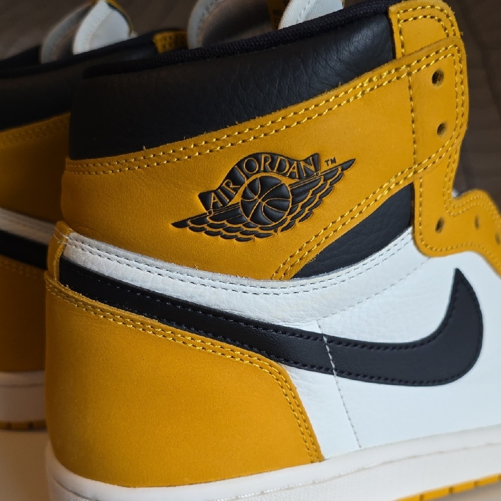 Nike High-Top Sneakers Yellow and White - Picture 5 of 13